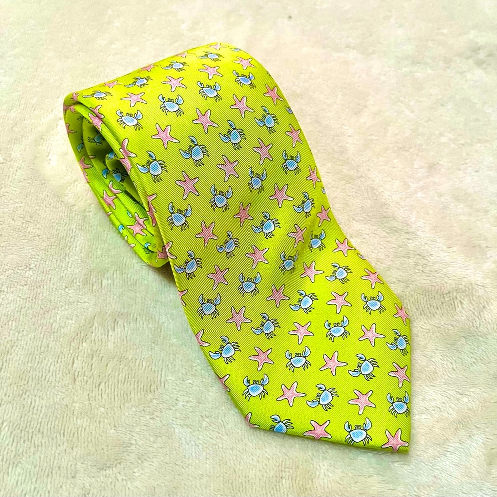 Sero pink starfish and crab foulard green silk Tie